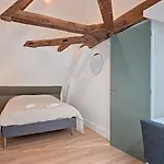 Apartment Du Theatre, Avec Ou Sans *